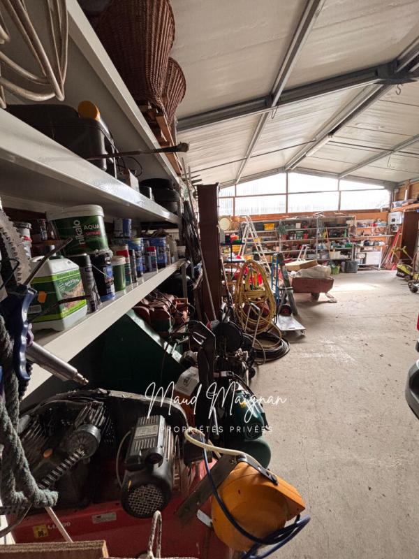 SEGRE Propriété familiale, très beaux volumes, piscine et atelier, cadre calme et sans vis-à-vis 6