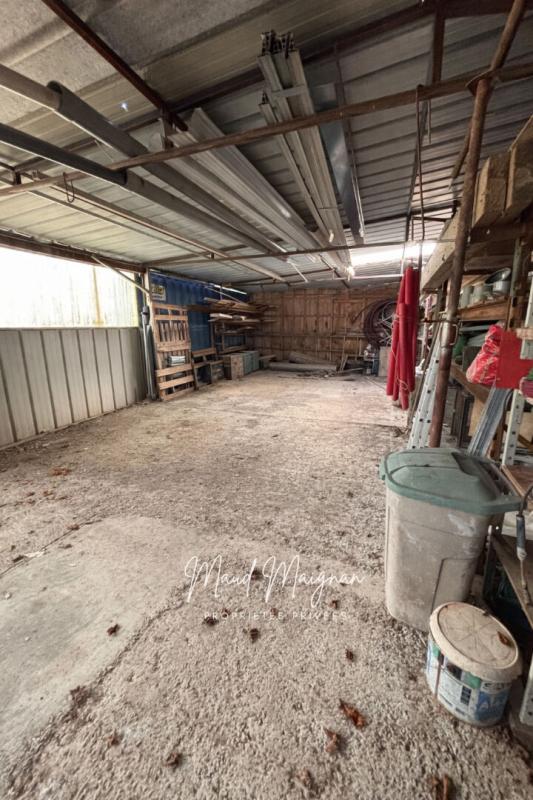 SEGRE Propriété familiale, très beaux volumes, piscine et atelier, cadre calme et sans vis-à-vis 7