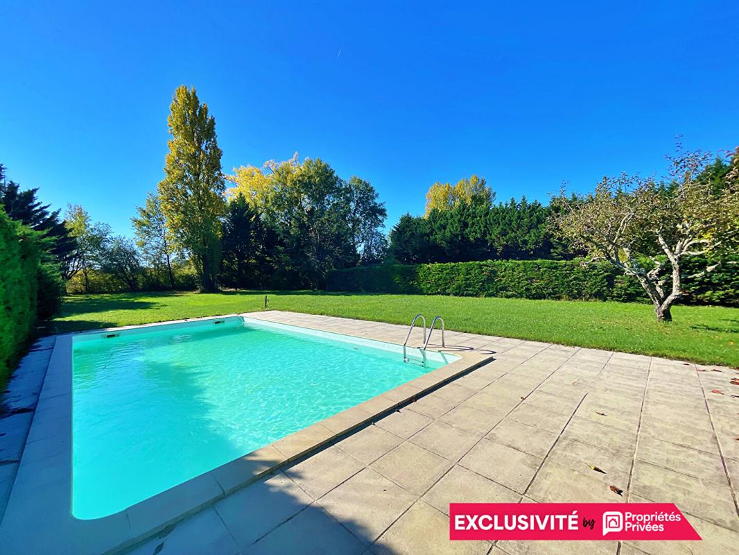 SAINT-PAUL Maison Saint Paul 6 pièce(s) 122,5 m2 piscine et jardin 3000 m2 1