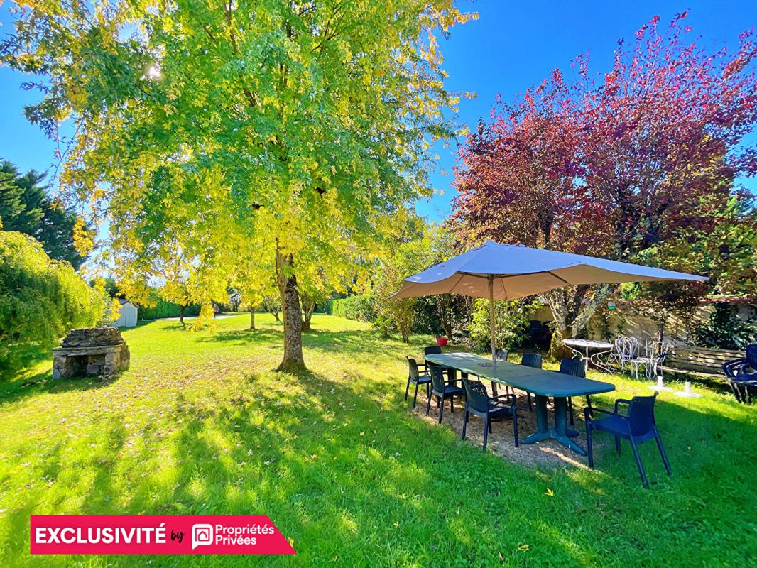 SAINT-PAUL Maison Saint Paul 6 pièce(s) 122,5 m2 piscine et jardin 3000 m2 3