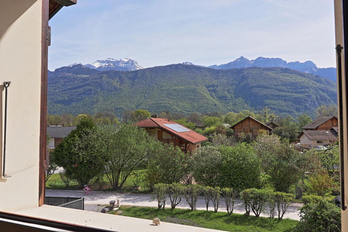 LATHUILE Maison indépendante avec 3 chambres, terrasse, garages et jardin 13