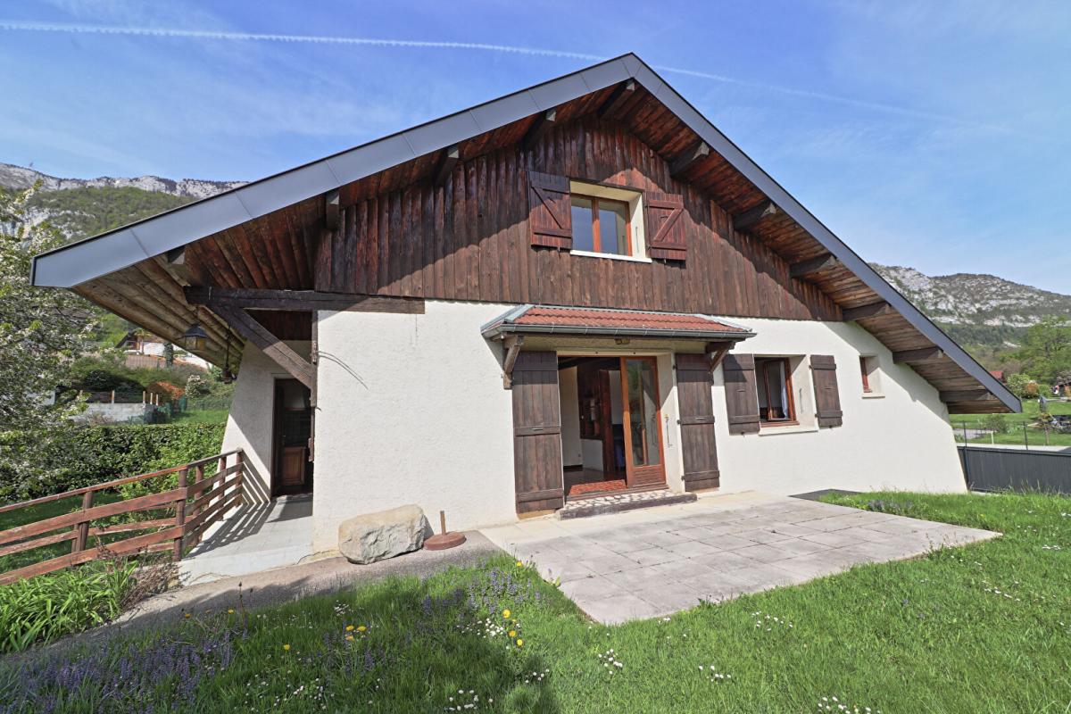 LATHUILE Maison indépendante avec 3 chambres, terrasse, garages et jardin 4