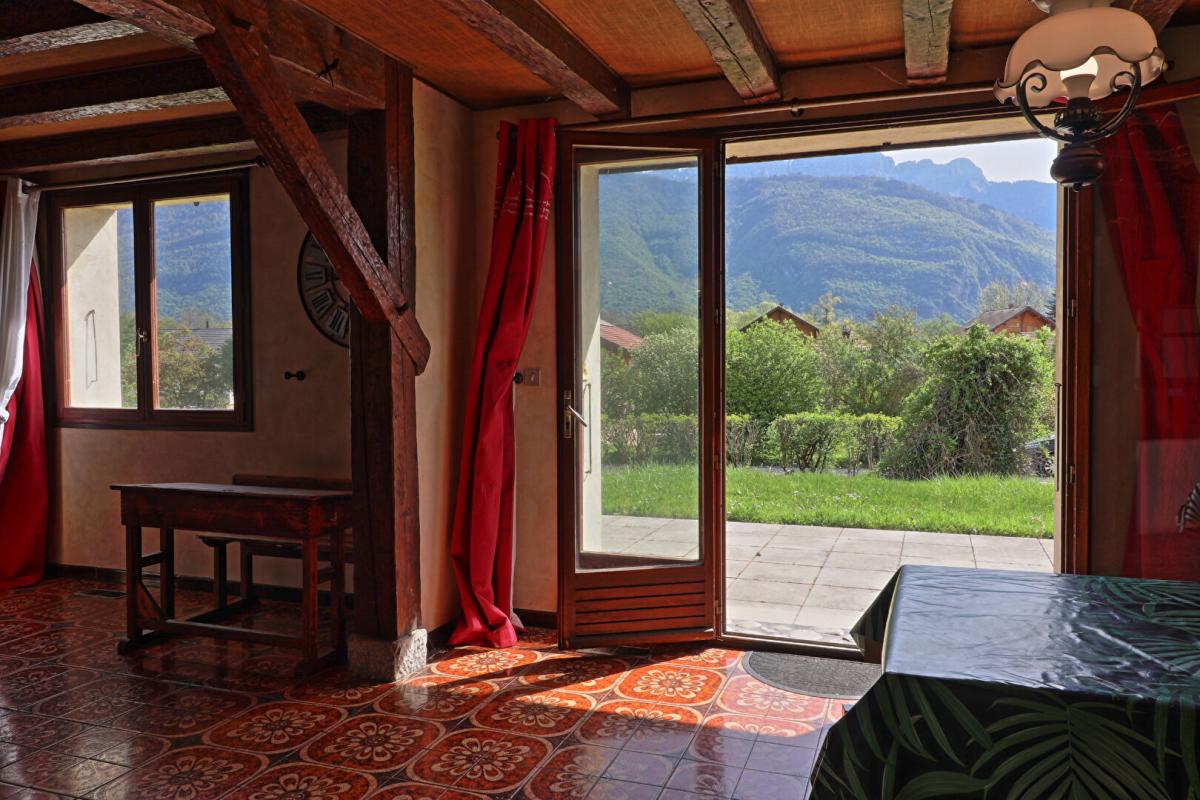 LATHUILE Maison indépendante avec 3 chambres, terrasse, garages et jardin 5