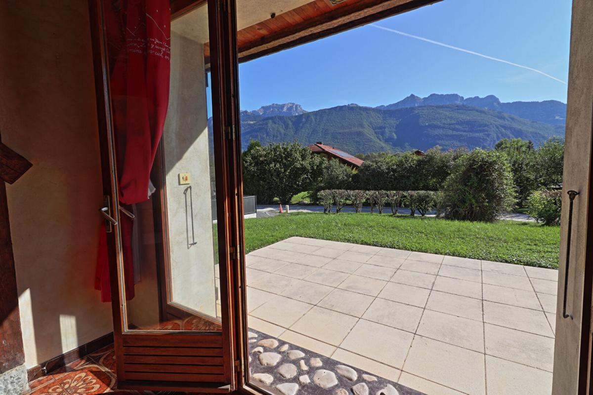 LATHUILE Maison indépendante avec 3 chambres, terrasse, garages et jardin 7