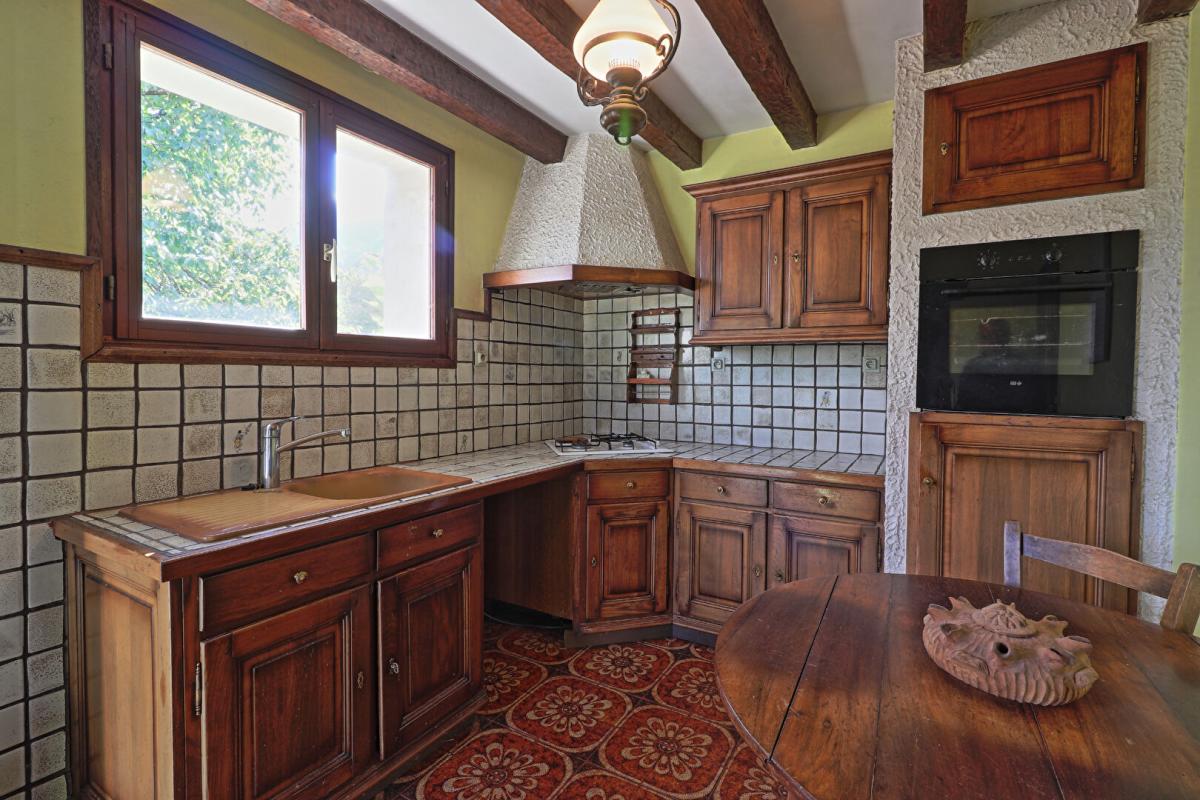 LATHUILE Maison indépendante avec 3 chambres, terrasse, garages et jardin 8