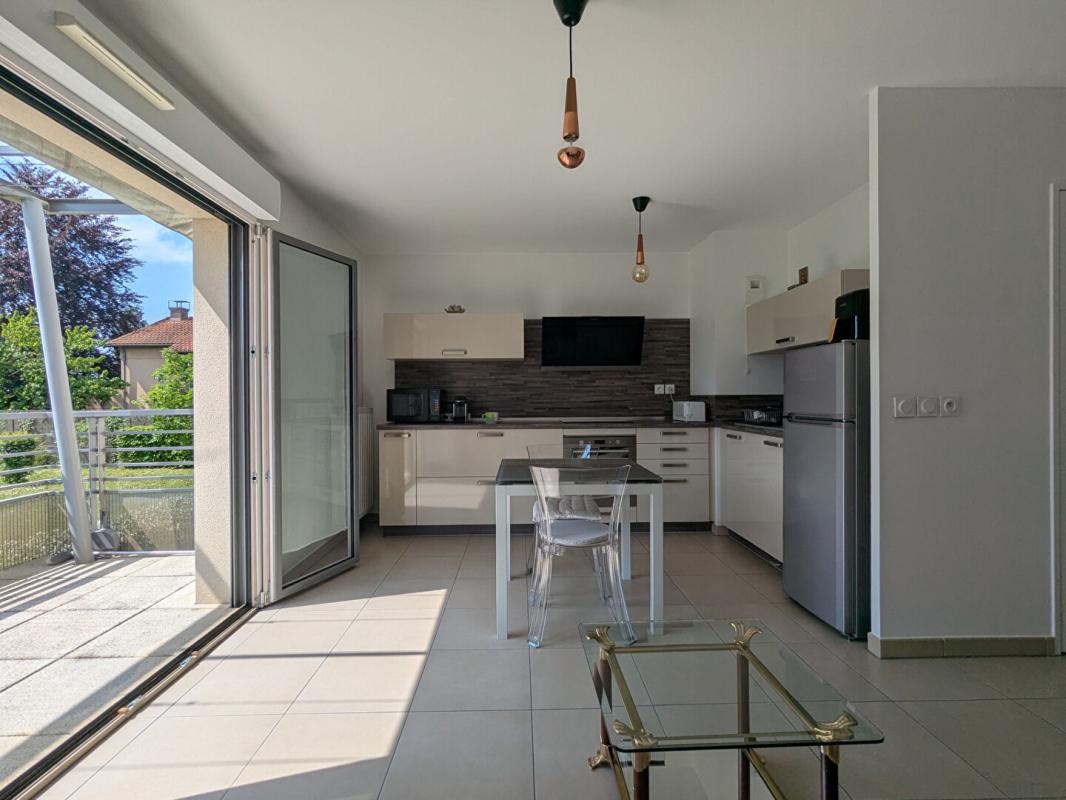 TASSIN-LA-DEMI-LUNE Coup de coeur - TASSIN LE BOURG - Appartement lumineux avec grand balcon plein sud au calme 3