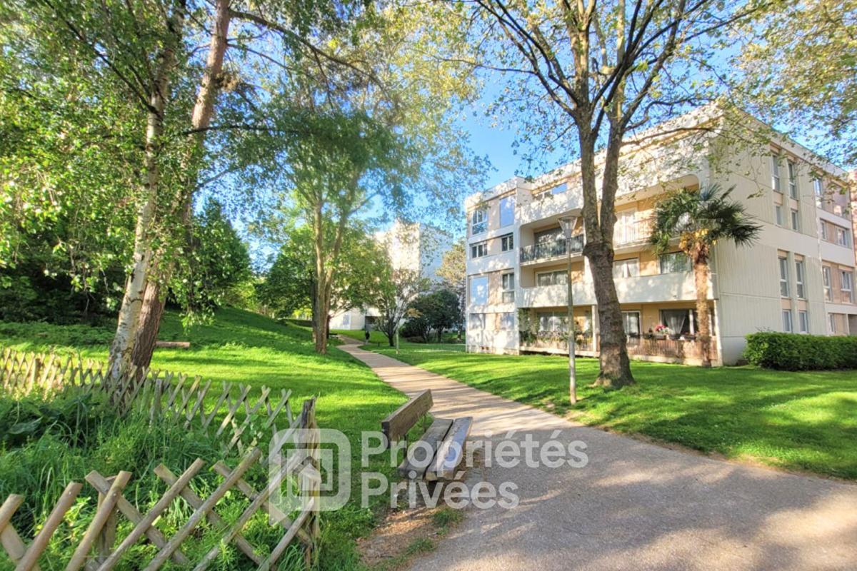 LES ULIS T4 lumineux avec loggia dans résidence calme 2