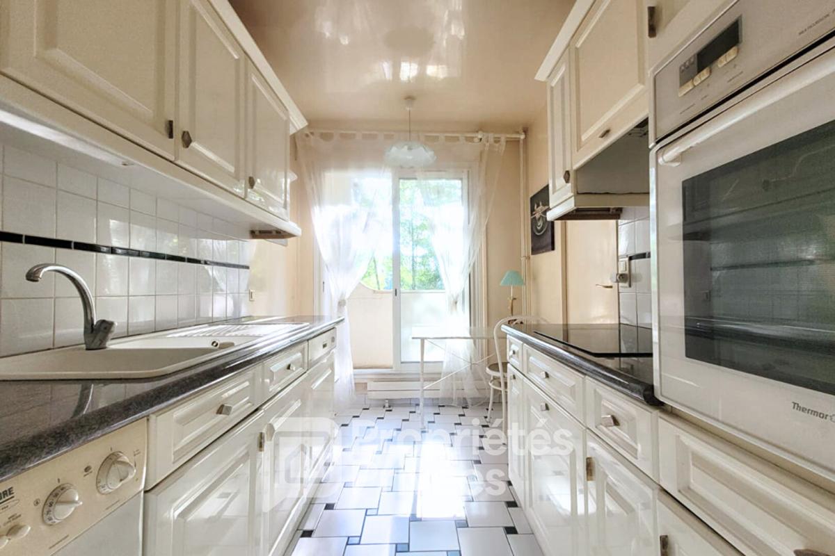 LES ULIS T4 lumineux avec loggia dans résidence calme 9