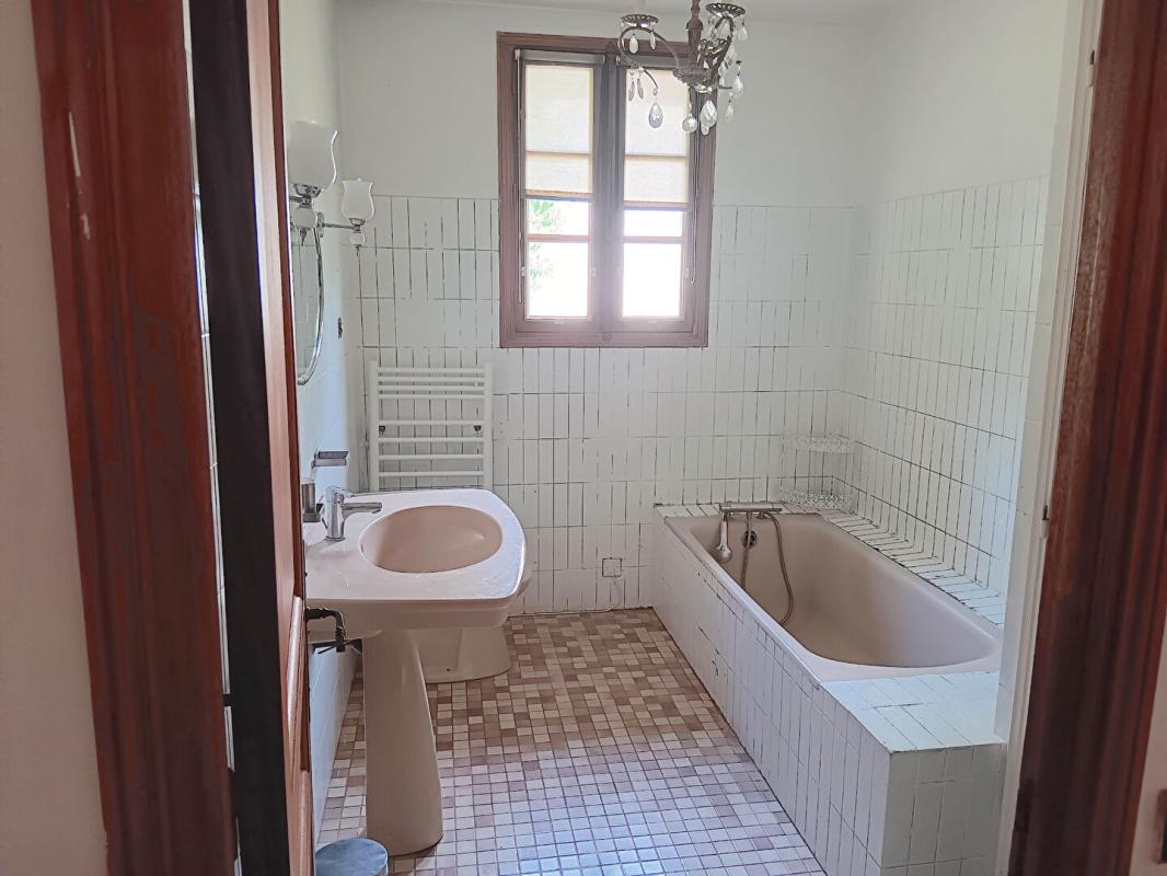 CAHORS Cahors 46000 Cabessut. Maison 170 m2, 4 chambres avec jardin 12