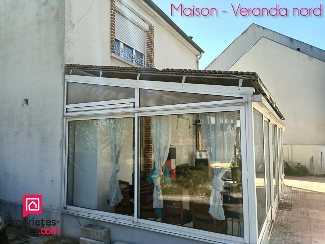 SAINT-JEAN-DE-LA-RUELLE Maison 4 chambres dont 1 studio 46m² indépendant 3