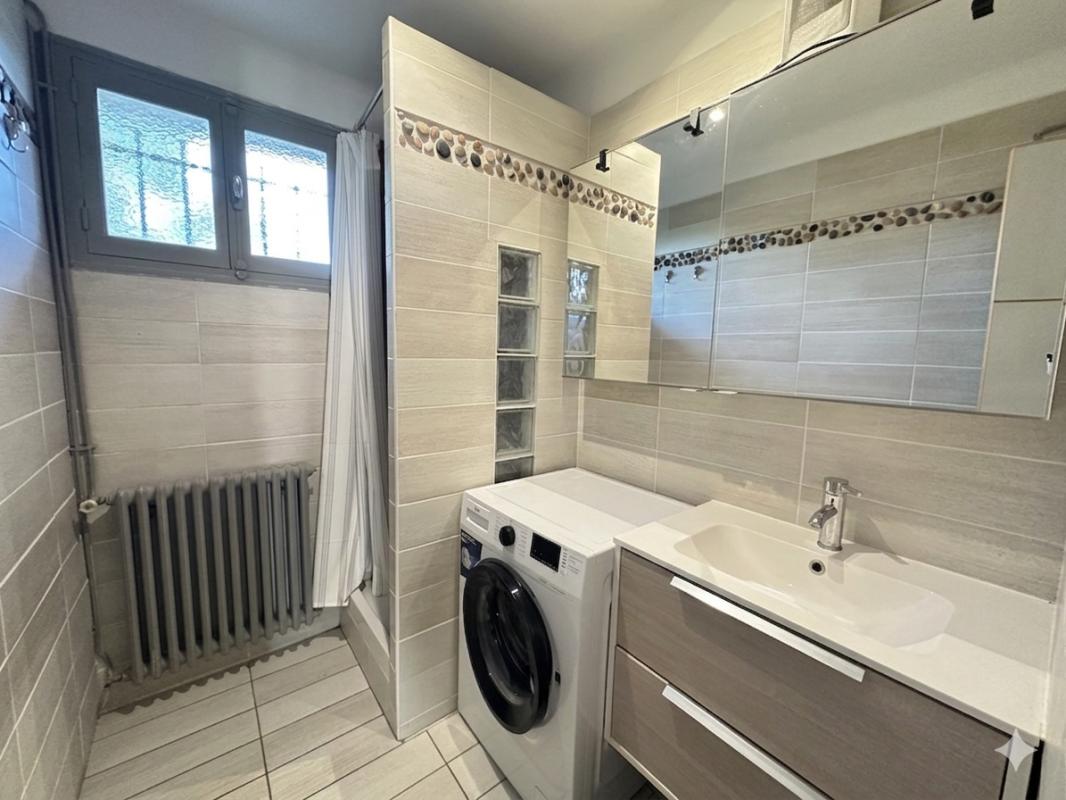 SALON-DE-PROVENCE T3 lumineux rénové centre-ville Salon-de-Provence 4