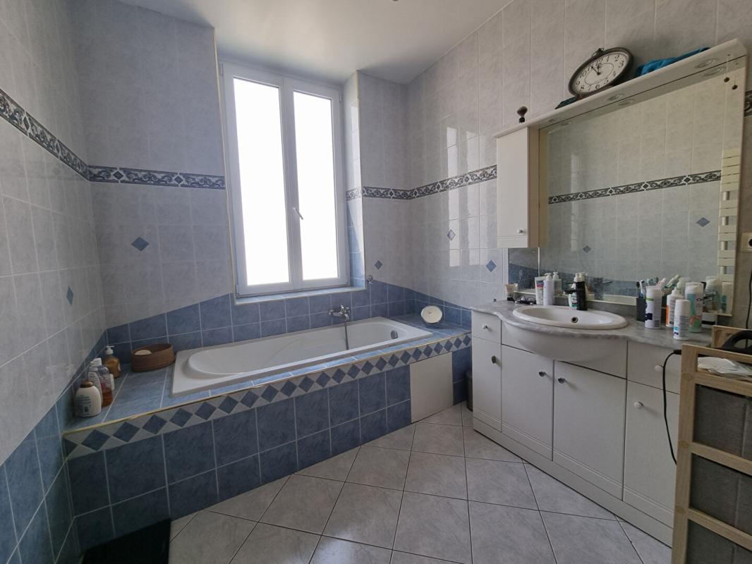 VILLEFRANCHE-SUR-SAONE Appartement Villefranche Sur Saone centre 7 pièces 178 m2 8