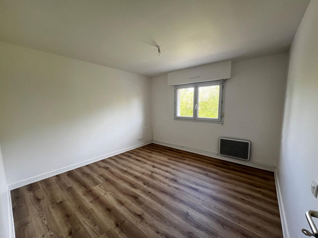 LE HEZO Secteur Vannes Golfe du Morbihan - Bureaux rénovés 97 m² avec terrasse ? 3