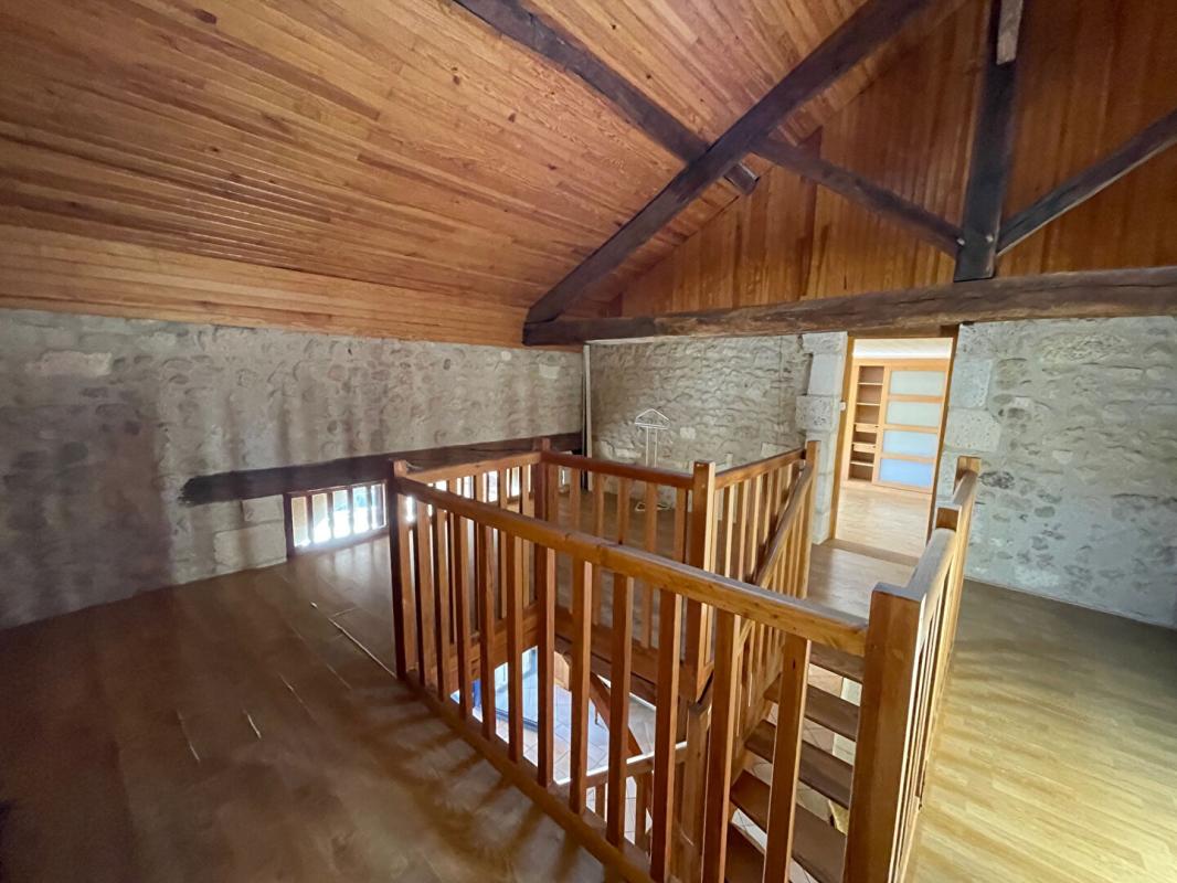 LEGUILLAC-DE-CERCLES Maison  de charme en pierre 10