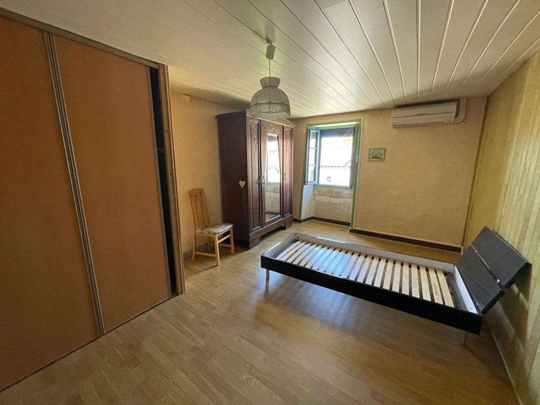 LEGUILLAC-DE-CERCLES Maison  de charme en pierre 14