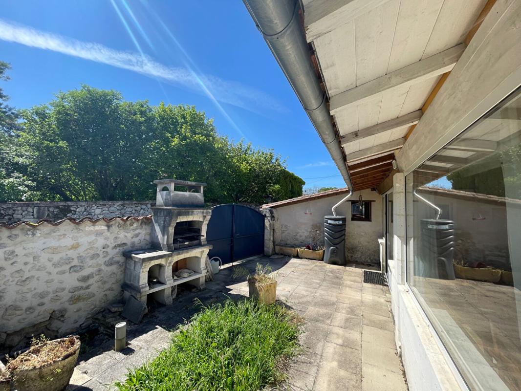 LEGUILLAC-DE-CERCLES Maison  de charme en pierre 18