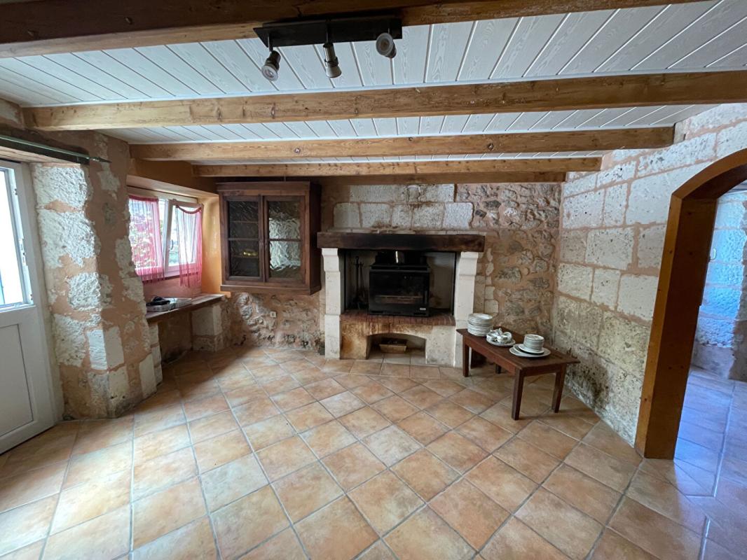 LEGUILLAC-DE-CERCLES Maison  de charme en pierre 6