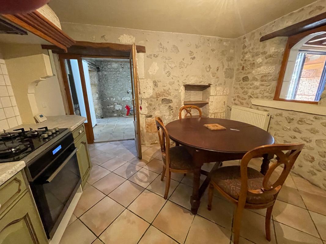 LEGUILLAC-DE-CERCLES Maison  de charme en pierre 8