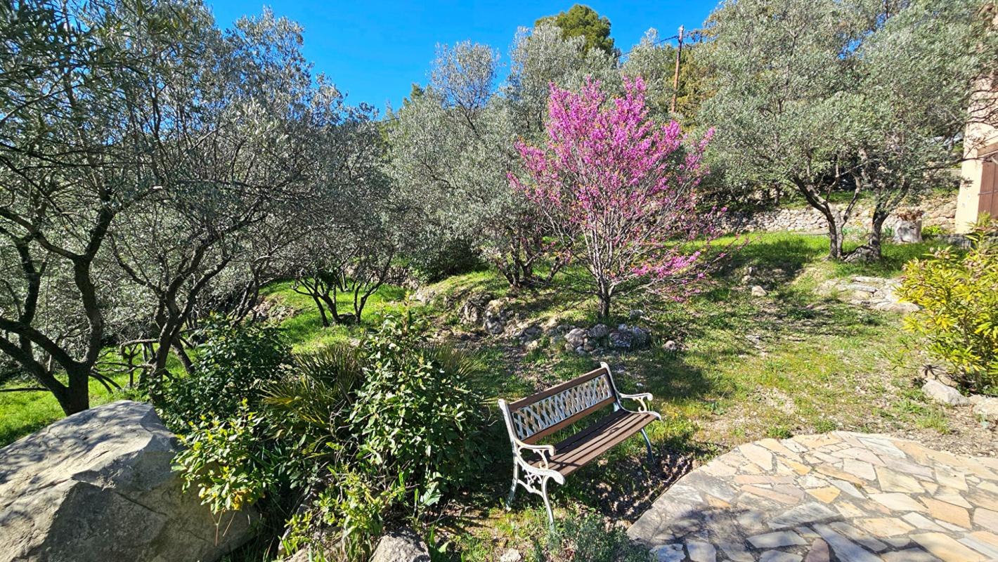 CLAVIERS Villa de caractère , piscine originale, vue dégagée à 180 ° 15