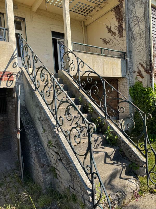 FERRIERES Maison de 1900, 91m2, 2 chambres , jardin , cave, à Ferrières (10mn d'AMIENS) ..... très gros potentiel 10