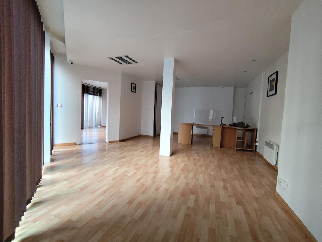 SAINT-BRIEUC SAINT BRIEUC - Local commercial ou professionnel Belle visibilité 3