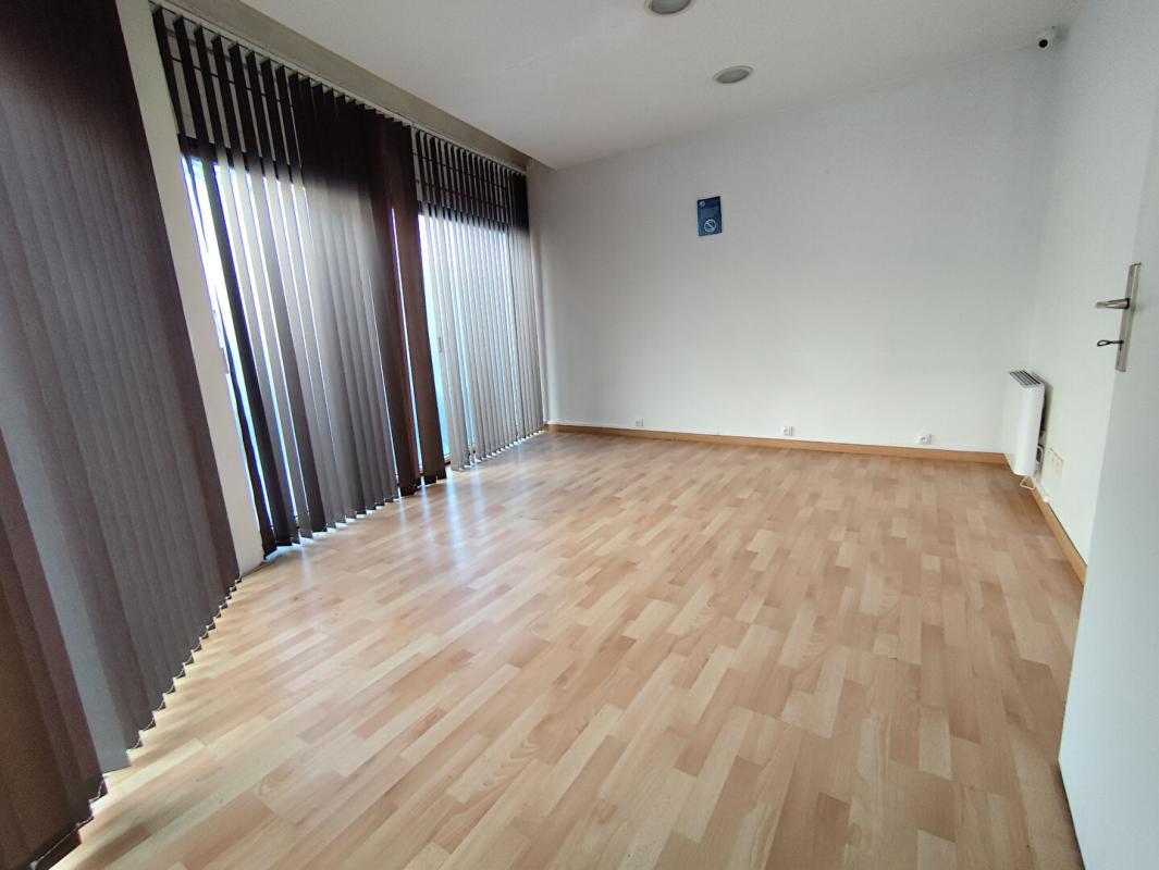 SAINT-BRIEUC SAINT BRIEUC - Local commercial ou professionnel Belle visibilité 5