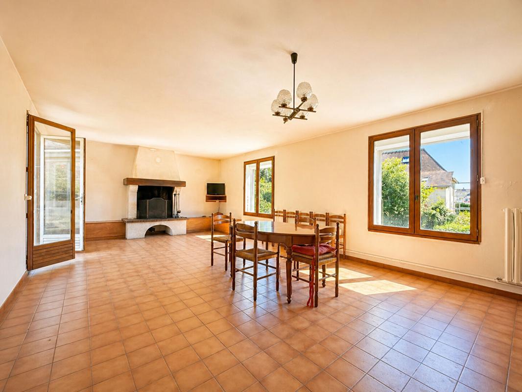 BELLEME Bellême centre à pied - Grande maison 7 chambres avec jardin de 1800 m², garage et fort potentiel 2