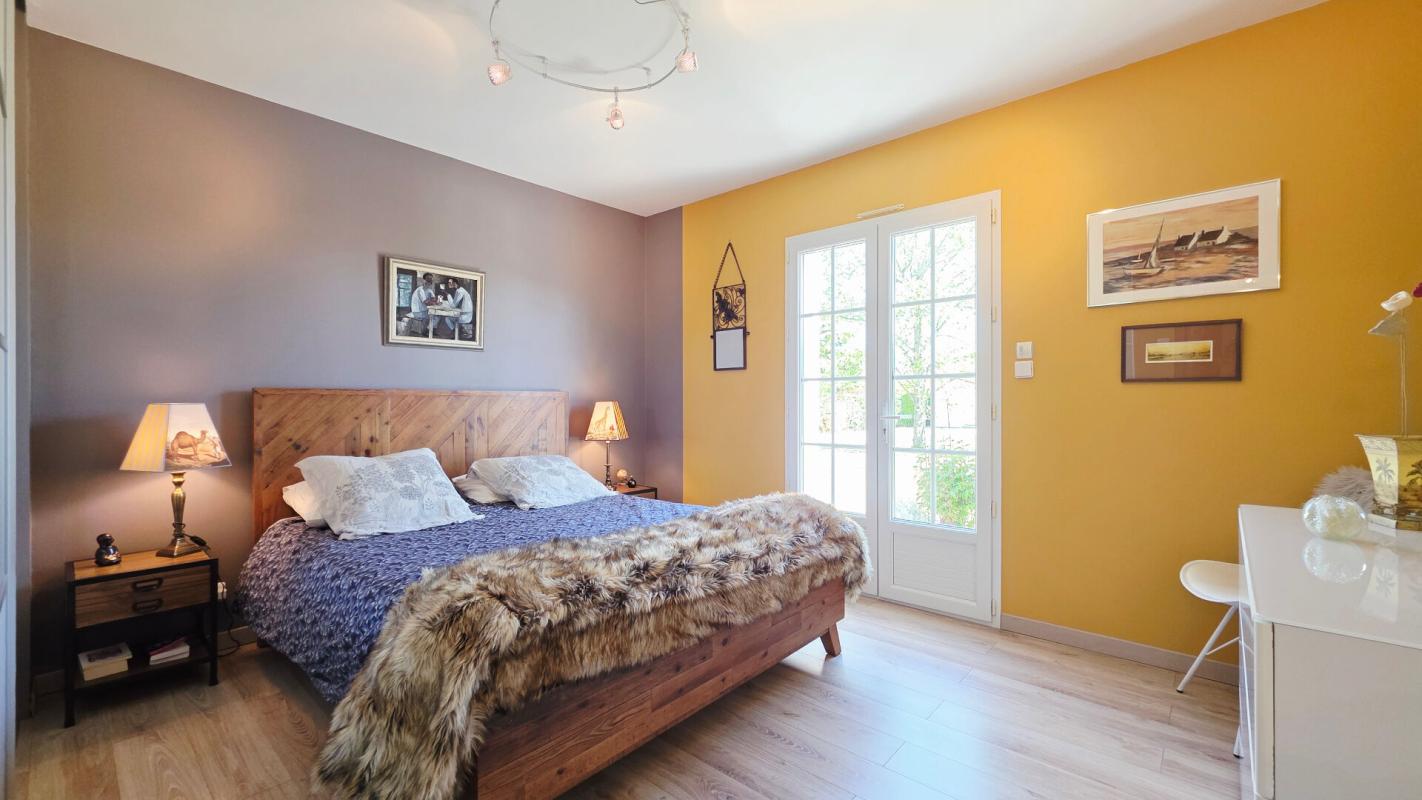 SAINT-DOULCHARD SAINT DOULCHARD MAISON 8 PIECES 6 CHAMBRES PISCINE GARAGE DÉPENDANCE 10