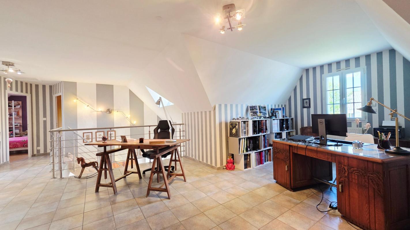 SAINT-DOULCHARD SAINT DOULCHARD MAISON 8 PIECES 6 CHAMBRES PISCINE GARAGE DÉPENDANCE 11