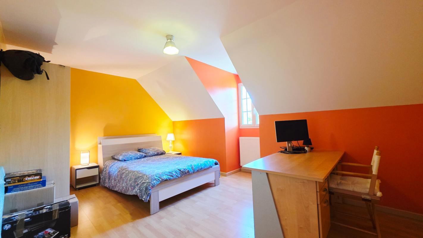 SAINT-DOULCHARD SAINT DOULCHARD MAISON 8 PIECES 6 CHAMBRES PISCINE GARAGE DÉPENDANCE 14