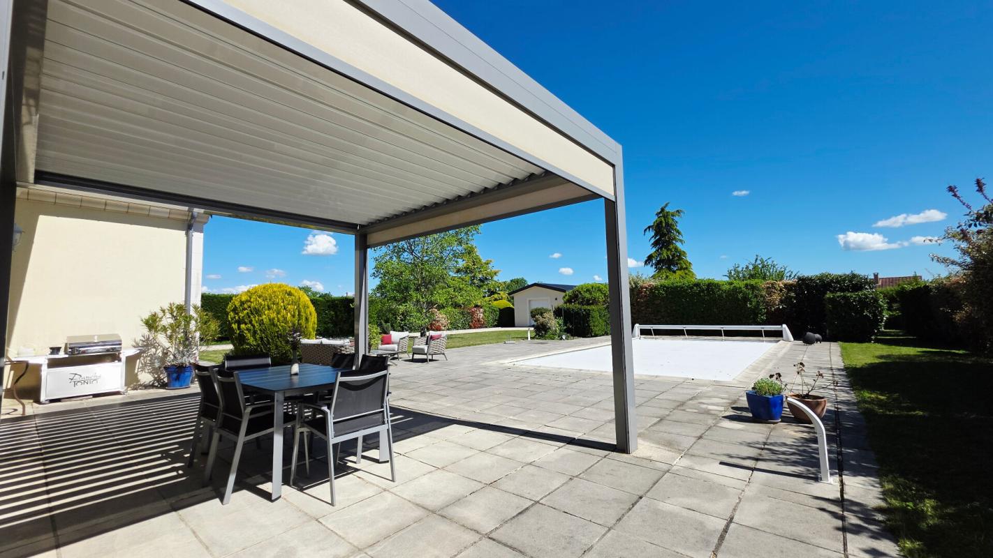 SAINT-DOULCHARD SAINT DOULCHARD MAISON 8 PIECES 6 CHAMBRES PISCINE GARAGE DÉPENDANCE 17