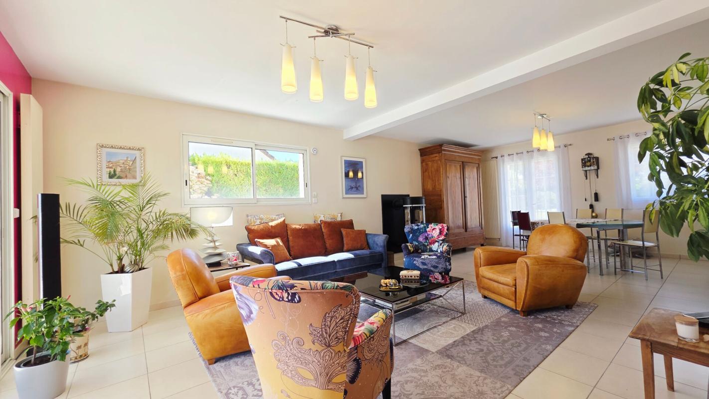 SAINT-DOULCHARD SAINT DOULCHARD MAISON 8 PIECES 6 CHAMBRES PISCINE GARAGE DÉPENDANCE 5