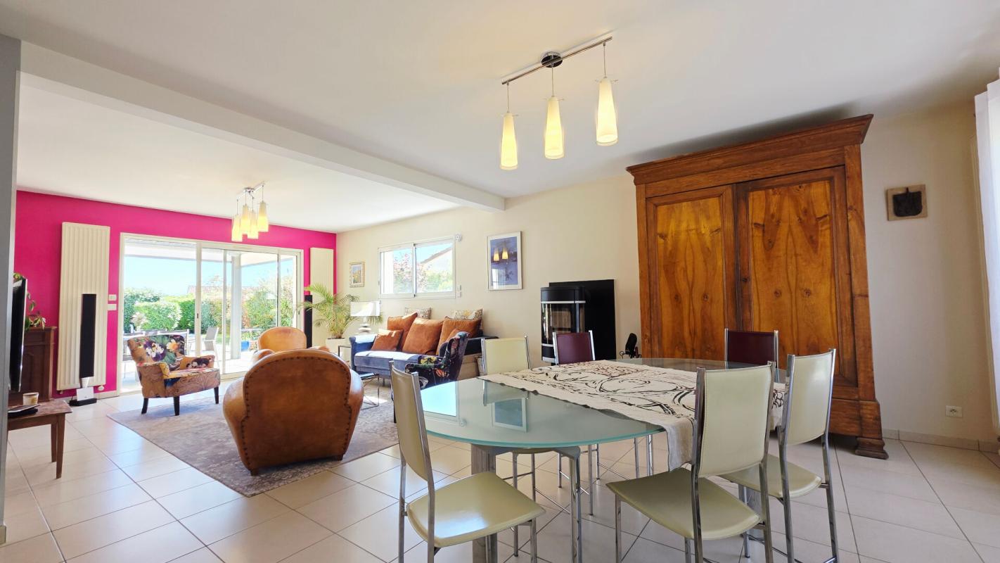 SAINT-DOULCHARD SAINT DOULCHARD MAISON 8 PIECES 6 CHAMBRES PISCINE GARAGE DÉPENDANCE 6