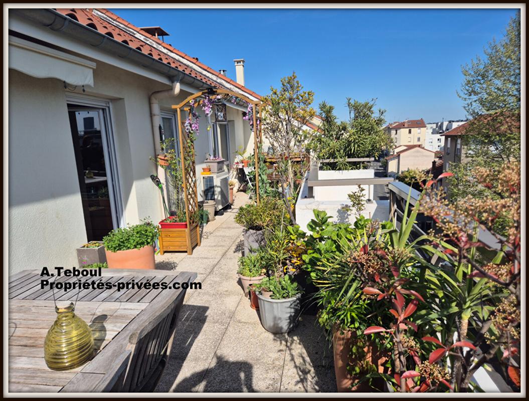 VILLEURBANNE TOIT/TERRASSE SUR VILLEURBANNE/ GRATTE CIEL NORD :DERNIER ETAGE  DE 126M² AVEC TERRASSE DE 35M² CIEL OUVERT 10