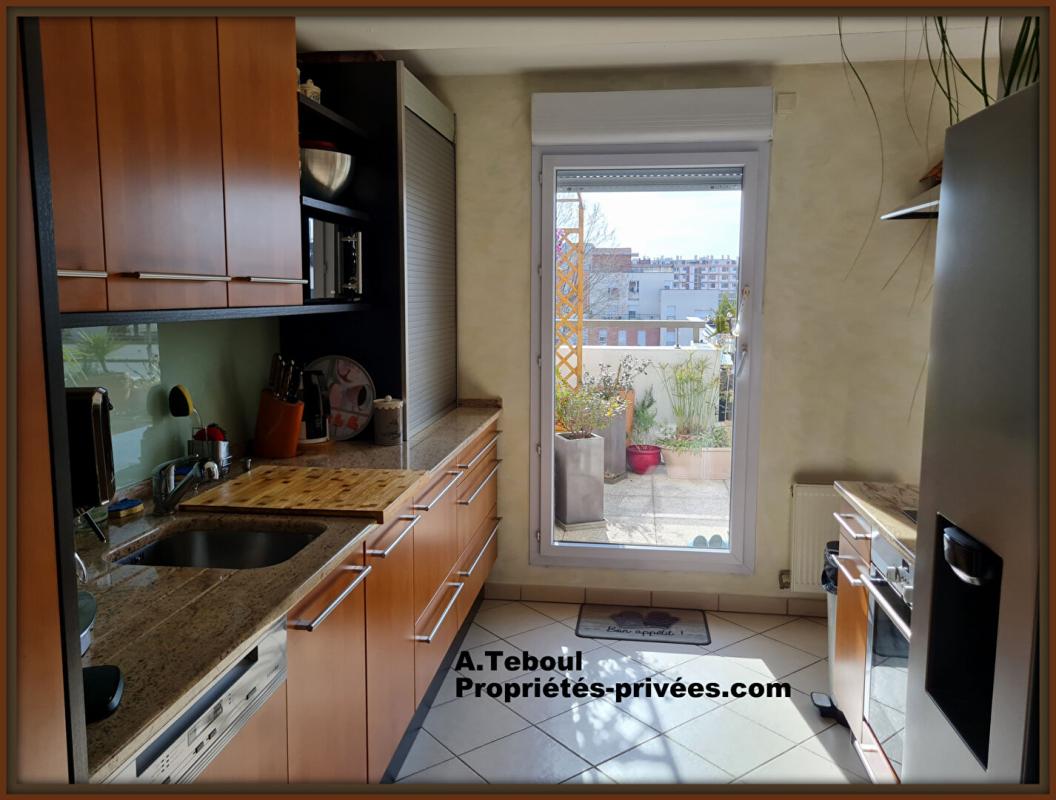 VILLEURBANNE TOIT/TERRASSE SUR VILLEURBANNE/ GRATTE CIEL NORD :DERNIER ETAGE  DE 126M² AVEC TERRASSE DE 35M² CIEL OUVERT 12