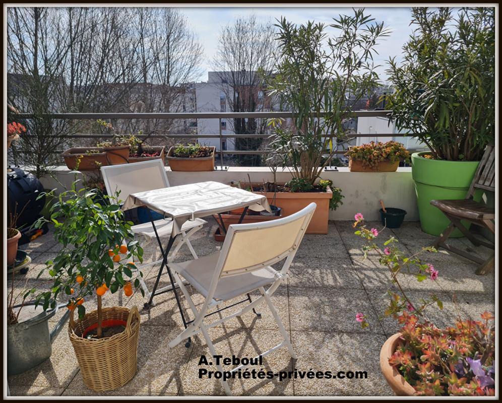 VILLEURBANNE TOIT/TERRASSE SUR VILLEURBANNE/ GRATTE CIEL NORD :DERNIER ETAGE  DE 126M² AVEC TERRASSE DE 35M² CIEL OUVERT 5