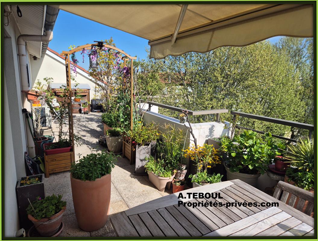 VILLEURBANNE TOIT/TERRASSE SUR VILLEURBANNE/ GRATTE CIEL NORD :DERNIER ETAGE  DE 126M² AVEC TERRASSE DE 35M² CIEL OUVERT 6