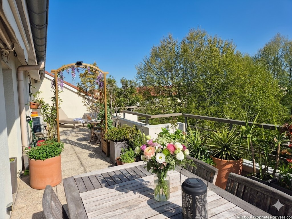 VILLEURBANNE TOIT/TERRASSE SUR VILLEURBANNE/ GRATTE CIEL NORD :DERNIER ETAGE  DE 126M² AVEC TERRASSE DE 35M² CIEL OUVERT 7