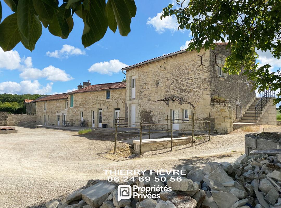 GLENOUZE À vendre 86200 Glénouze Maison de 10 pièces 312 m2 avec gîte indépendant, dépendance, terrain, bois et caves 2