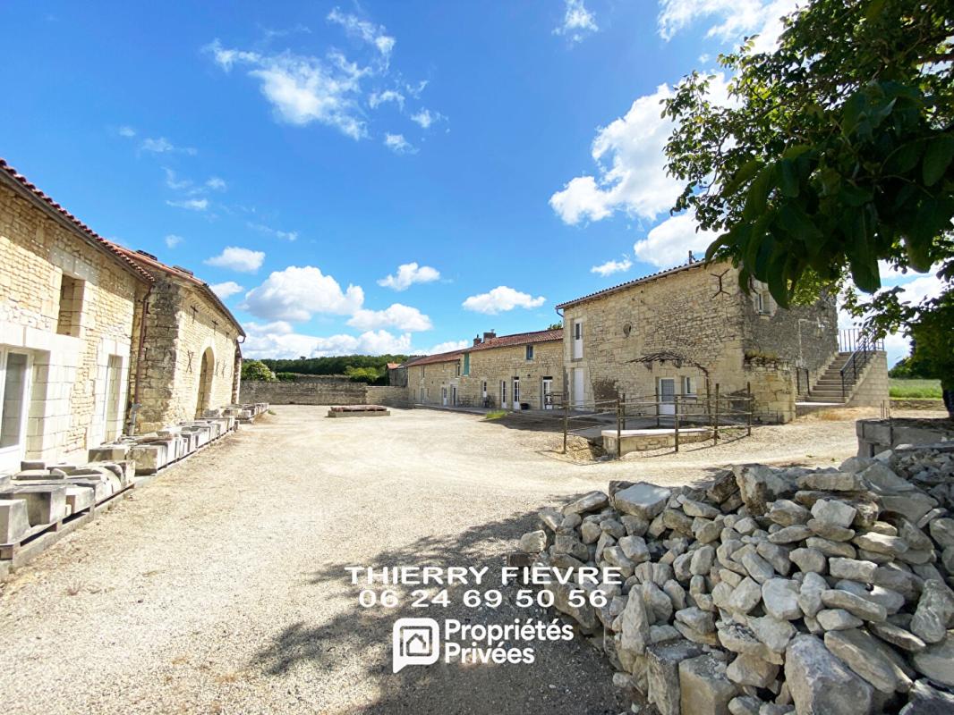 GLENOUZE À vendre 86200 Glénouze Maison de 10 pièces 312 m2 avec gîte indépendant, dépendance, terrain, bois et caves 3