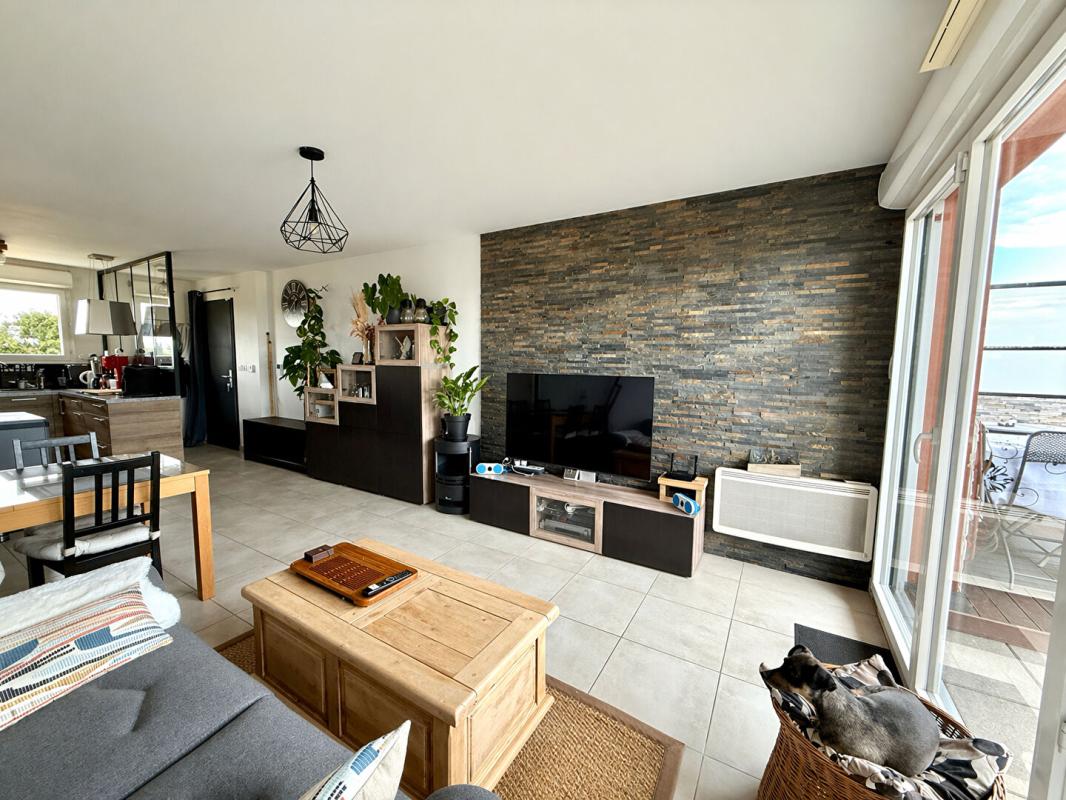 ISTRES Appartement de type 3 avec grande terrasse et 2 places de parking 1