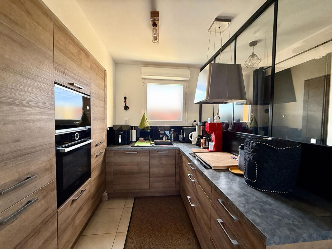 ISTRES Appartement de type 3 avec grande terrasse et 2 places de parking 3