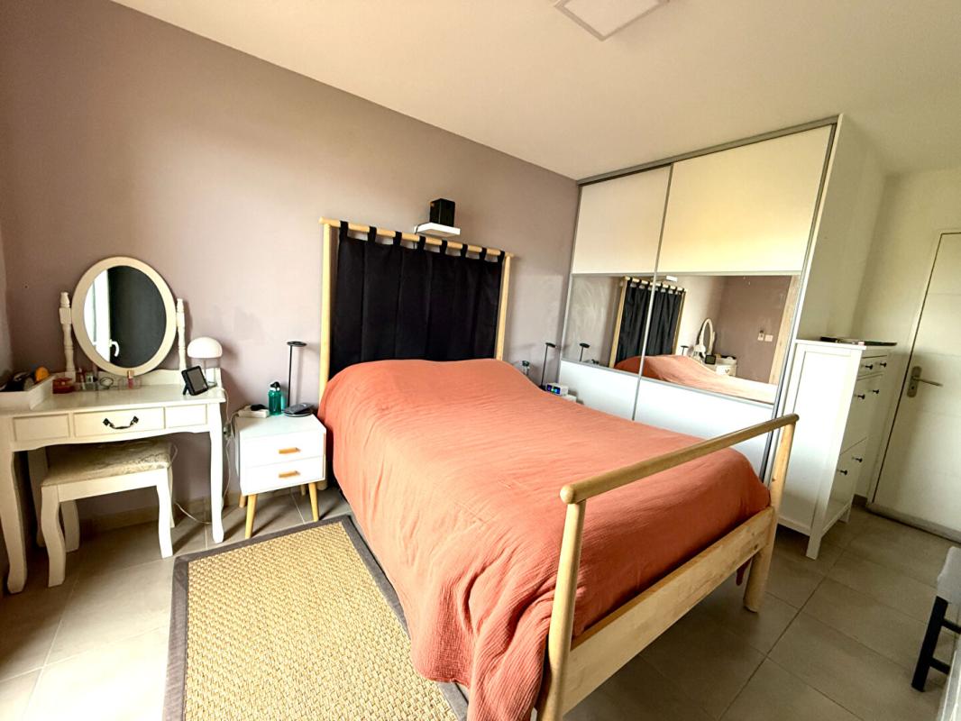 ISTRES Appartement de type 3 avec grande terrasse et 2 places de parking 4