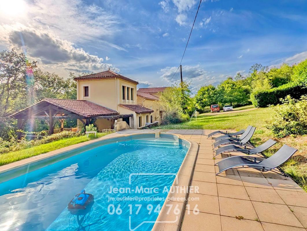 BELVES Propriété de charme, 212 m2, 6 chambres, piscine chauffée sur 6774 m2 1