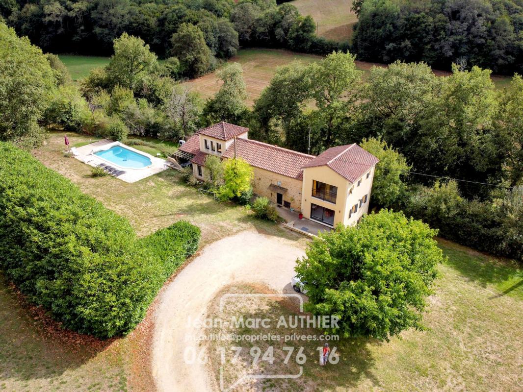 BELVES Propriété de charme, 212 m2, 6 chambres, piscine chauffée sur 6774 m2 3