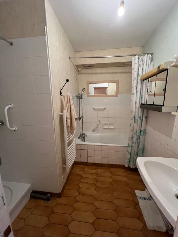 GUILHERAND-GRANGES Appartement Guilherand Granges 5 pièce(s) 93 m2, garage, cave 11