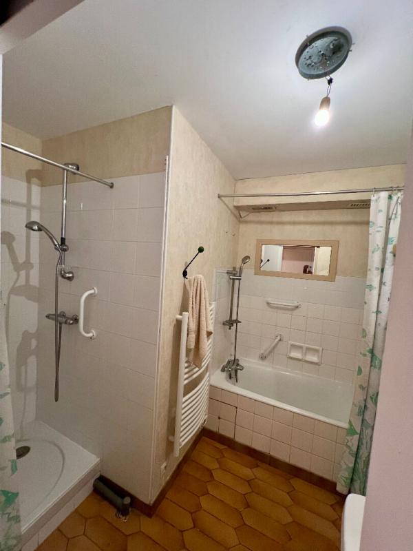 GUILHERAND-GRANGES Appartement Guilherand Granges 5 pièce(s) 93 m2, garage, cave 14