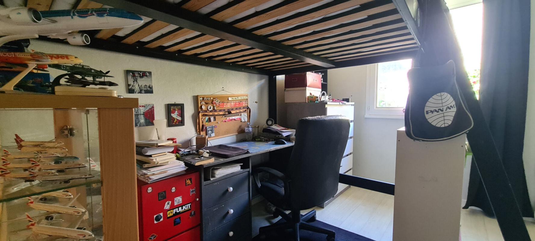 CLISSON Maison Clisson 5 P . 3 Chs . Bureau . 81.29 M² . T 377 M² . Terrasse . Garage 13