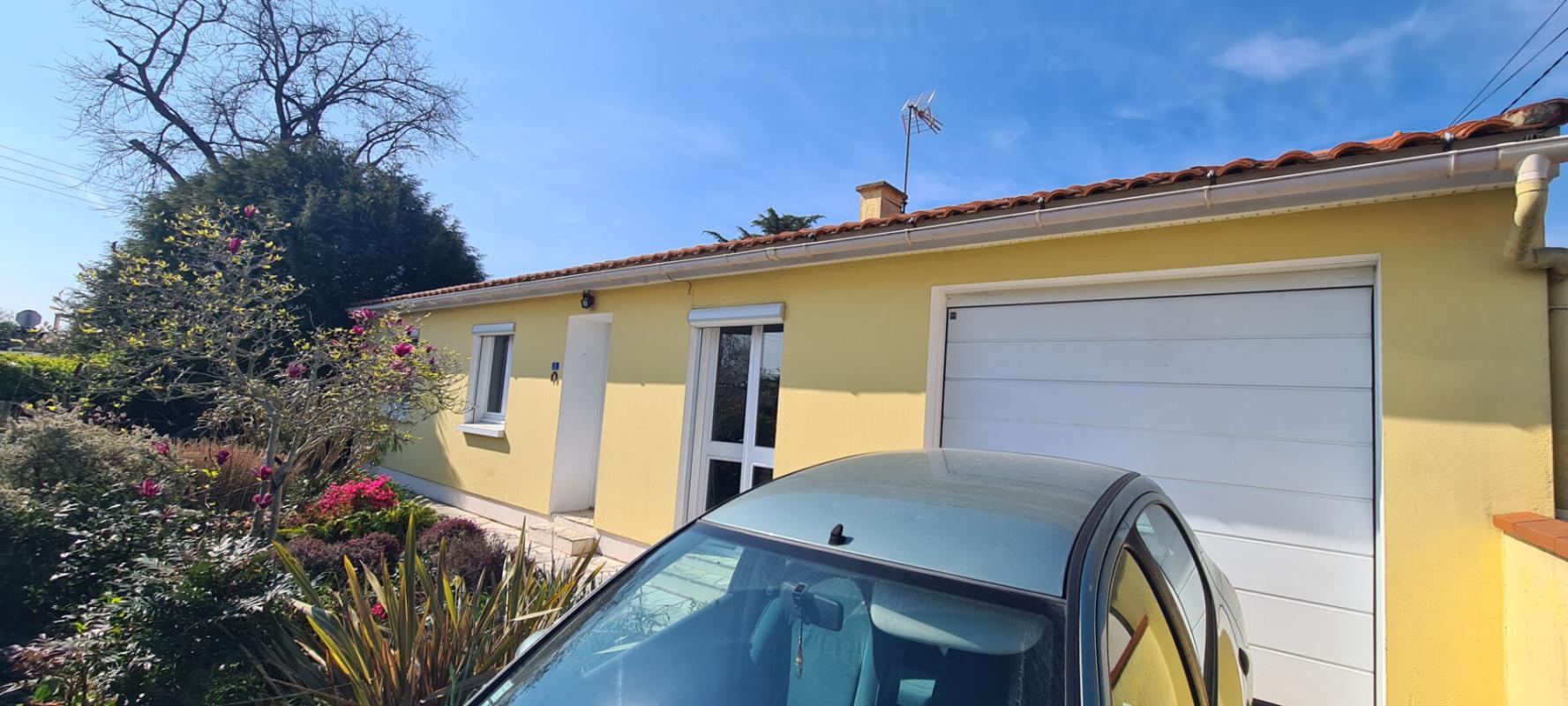 CLISSON Maison Clisson 5 P . 3 Chs . Bureau . 81.29 M² . T 377 M² . Terrasse . Garage 2