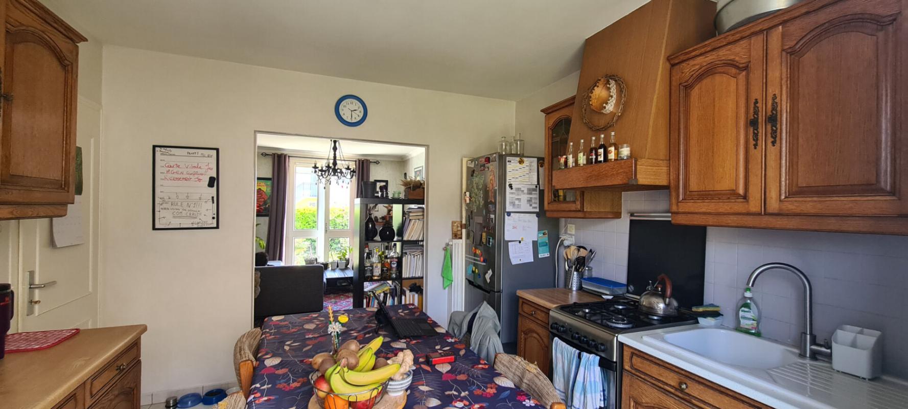 CLISSON Maison Clisson 5 P . 3 Chs . Bureau . 81.29 M² . T 377 M² . Terrasse . Garage 7